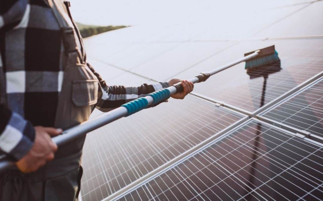 ¿Cómo limpiar los paneles solares?